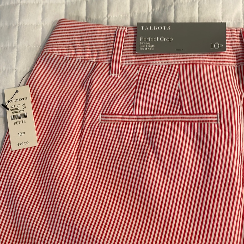 TALBOTS perfect crop.10P. Red/white seersucker.NWT. Slim Leg.NSNP home.22”inseam